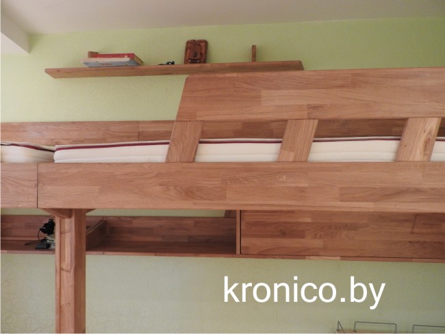 Кровать-чердак из массива дуба