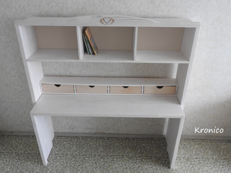 Детский стеллаж с выдвижным столом KRONICO