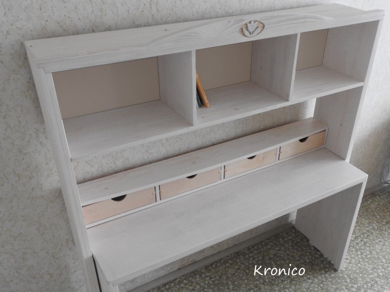 Детский стеллаж с выдвижным столом KRONICO