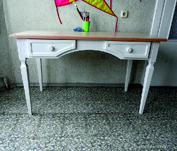 Подростковый столик с выдвижными ящиками KRONICO